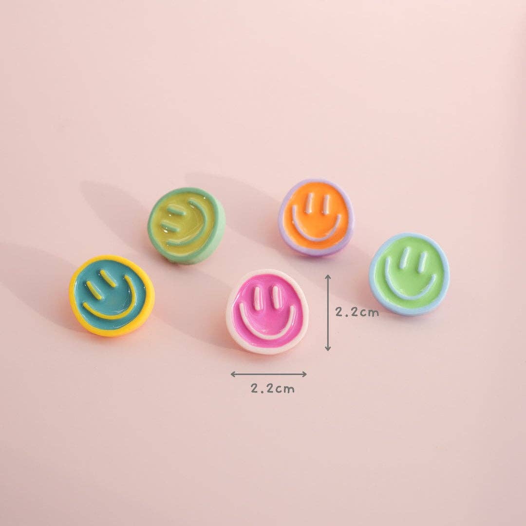 Pastel Smiley Face Pin | Smiley Face Brooch | Colourful Pin Badge | Smile Accessories | Cute Pin for Backpacks and Hats | Gift for Friends