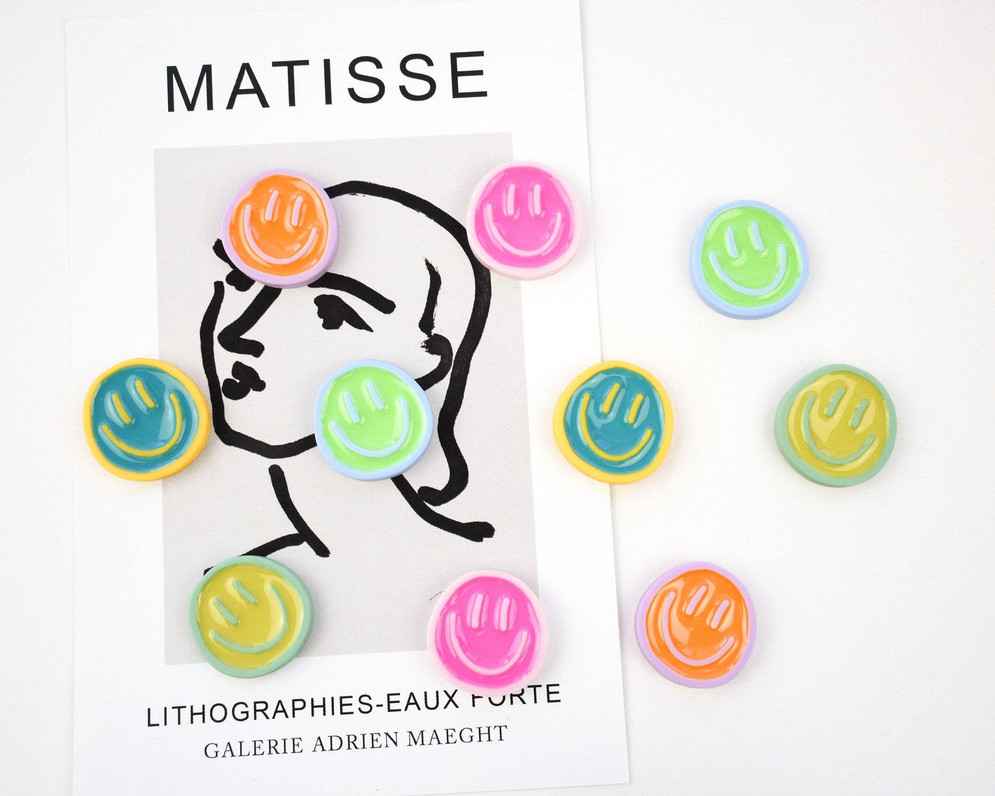 Pastel Smiley Face Pin | Smiley Face Brooch | Colourful Pin Badge | Smile Accessories | Cute Pin for Backpacks and Hats | Gift for Friends