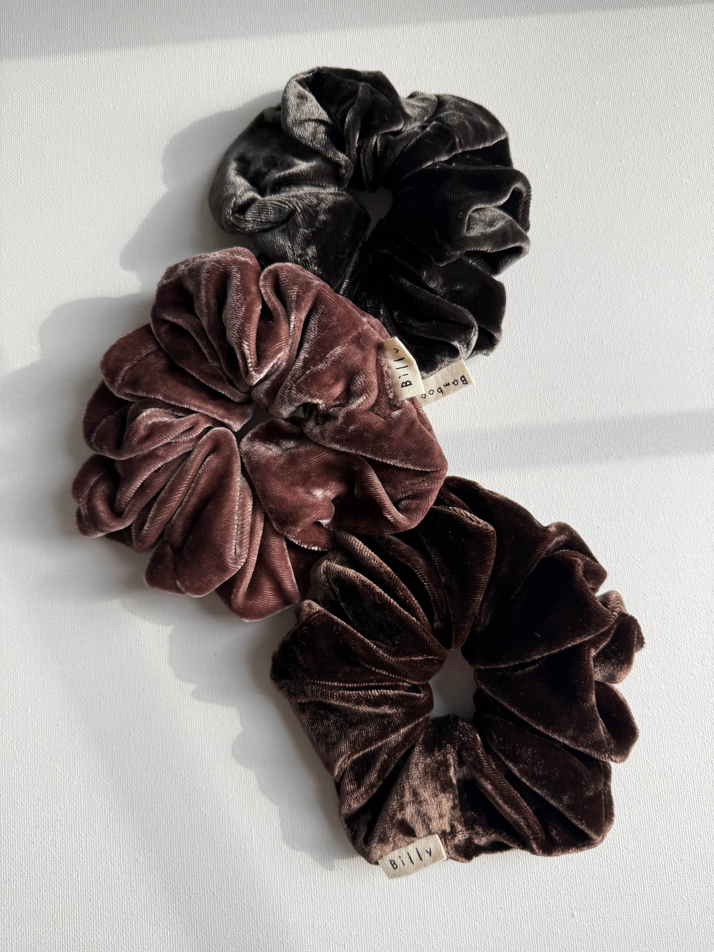 SILK VELVET SCRUNCHIES - neutral