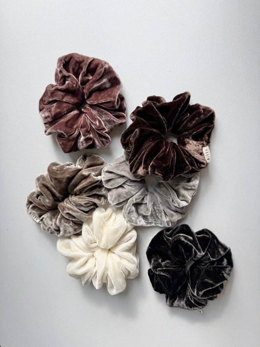 SILK VELVET SCRUNCHIES - neutral