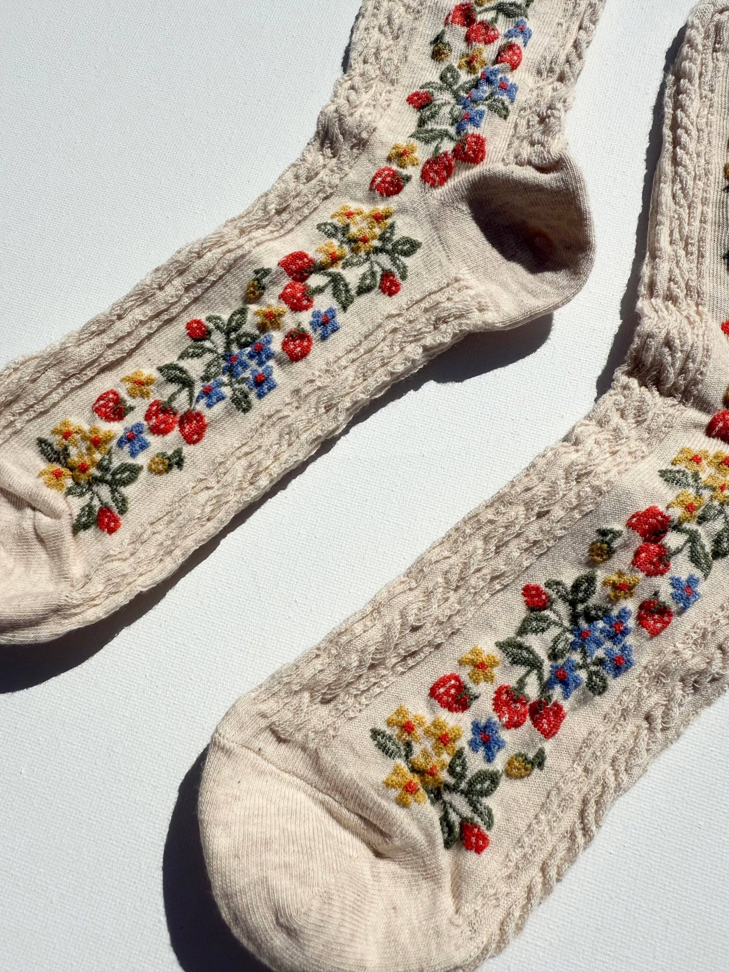 WILD STRAWBERRY SOCKS