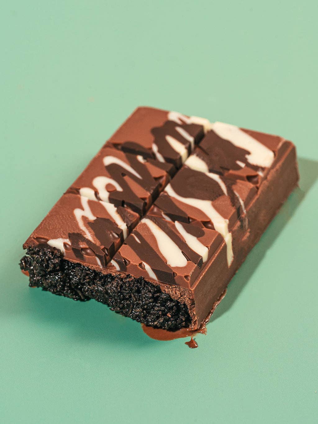 Dubai Cookies N' Cream Chocolate Bar