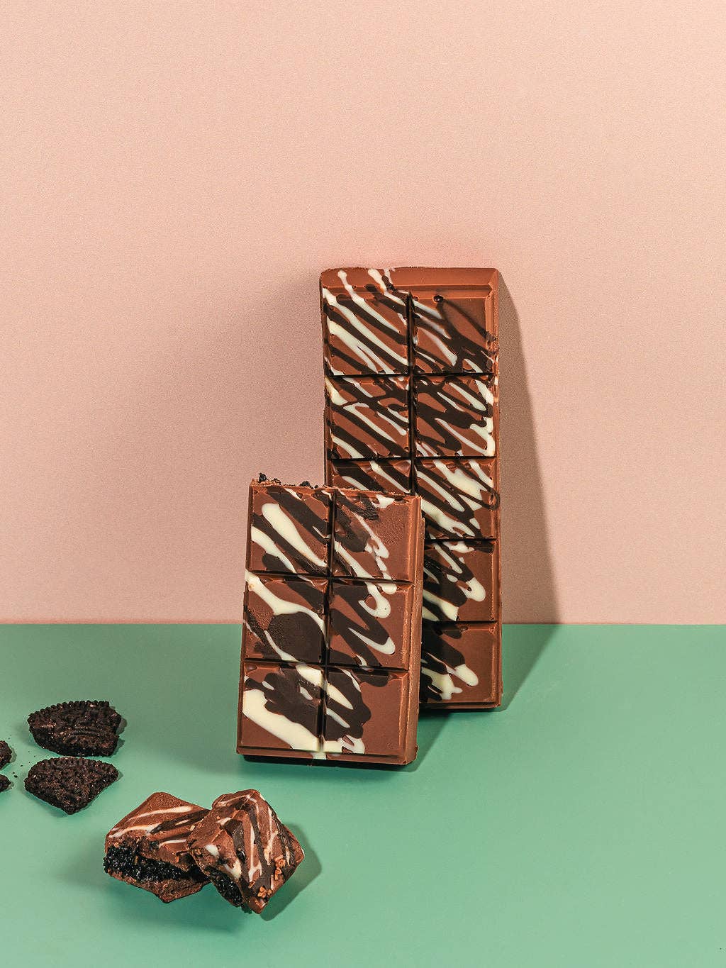 Dubai Cookies N' Cream Chocolate Bar