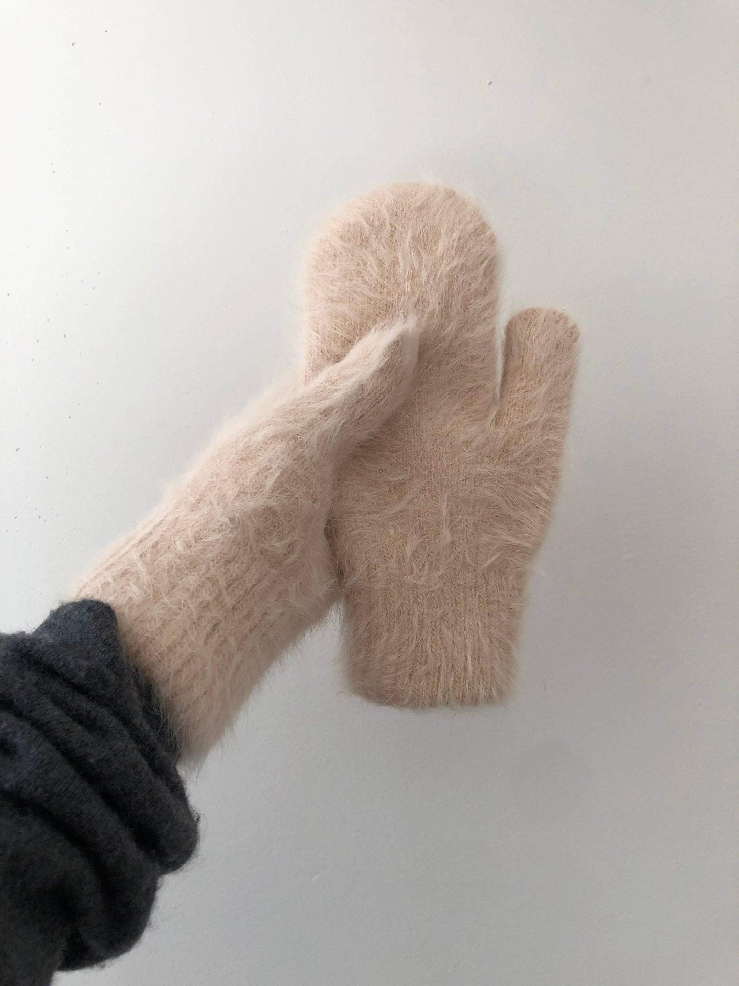 Billy Bamboo - Fluffy Angora Mittens