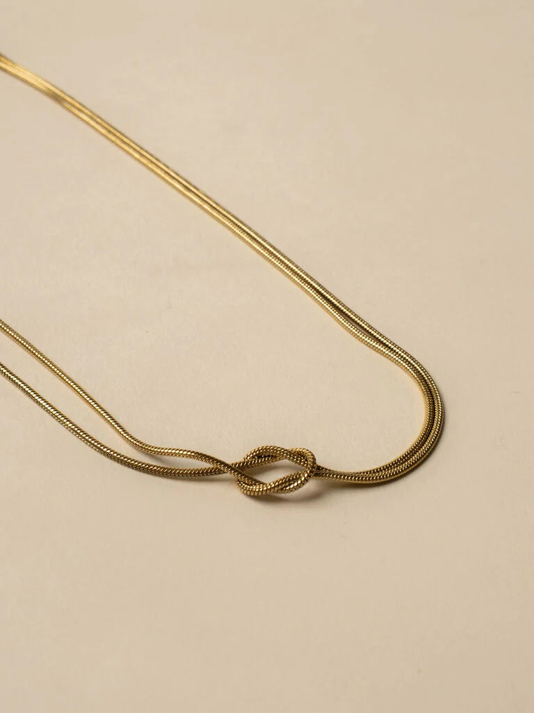 Hunter & hare Kendra knot necklace