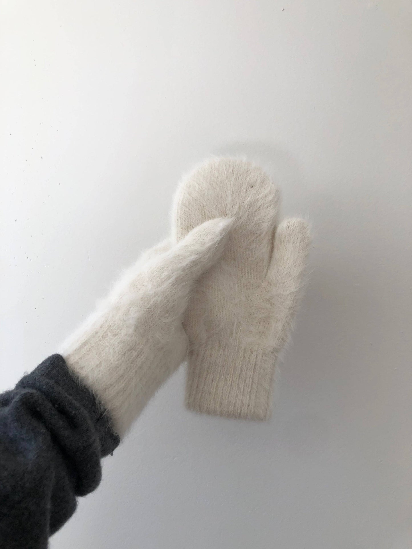 Billy Bamboo - Fluffy Angora Mittens