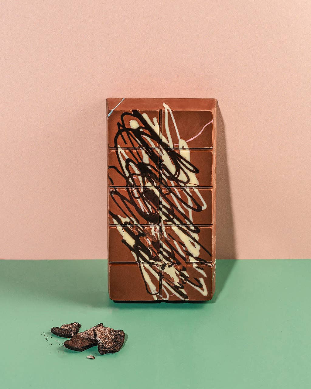 Dubai Cookies N' Cream Chocolate Bar