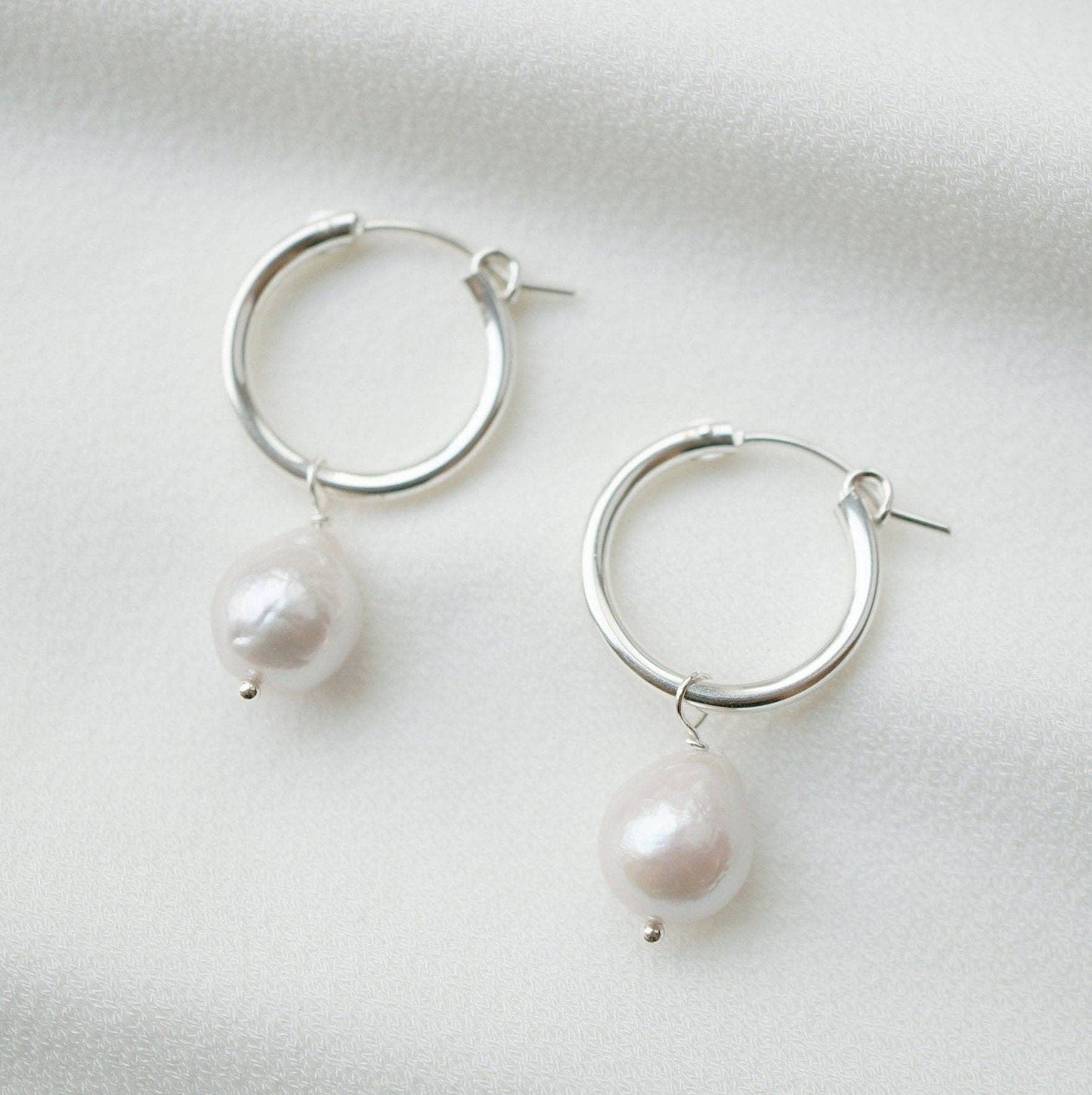 Hunter and Trove- Cultured Baroque Pearl Gold Hoop Earrings (Claudette)