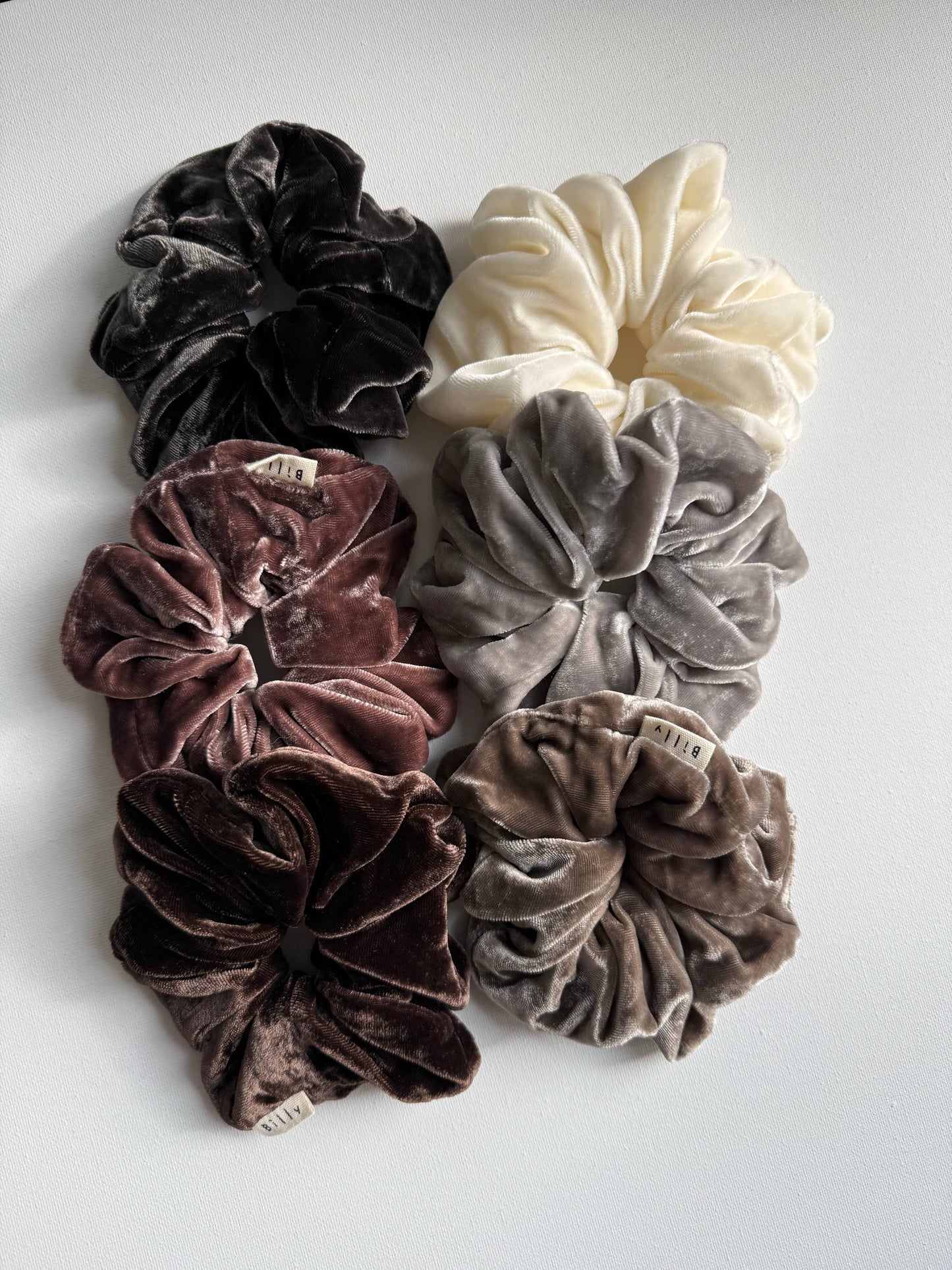 SILK VELVET SCRUNCHIES - neutral