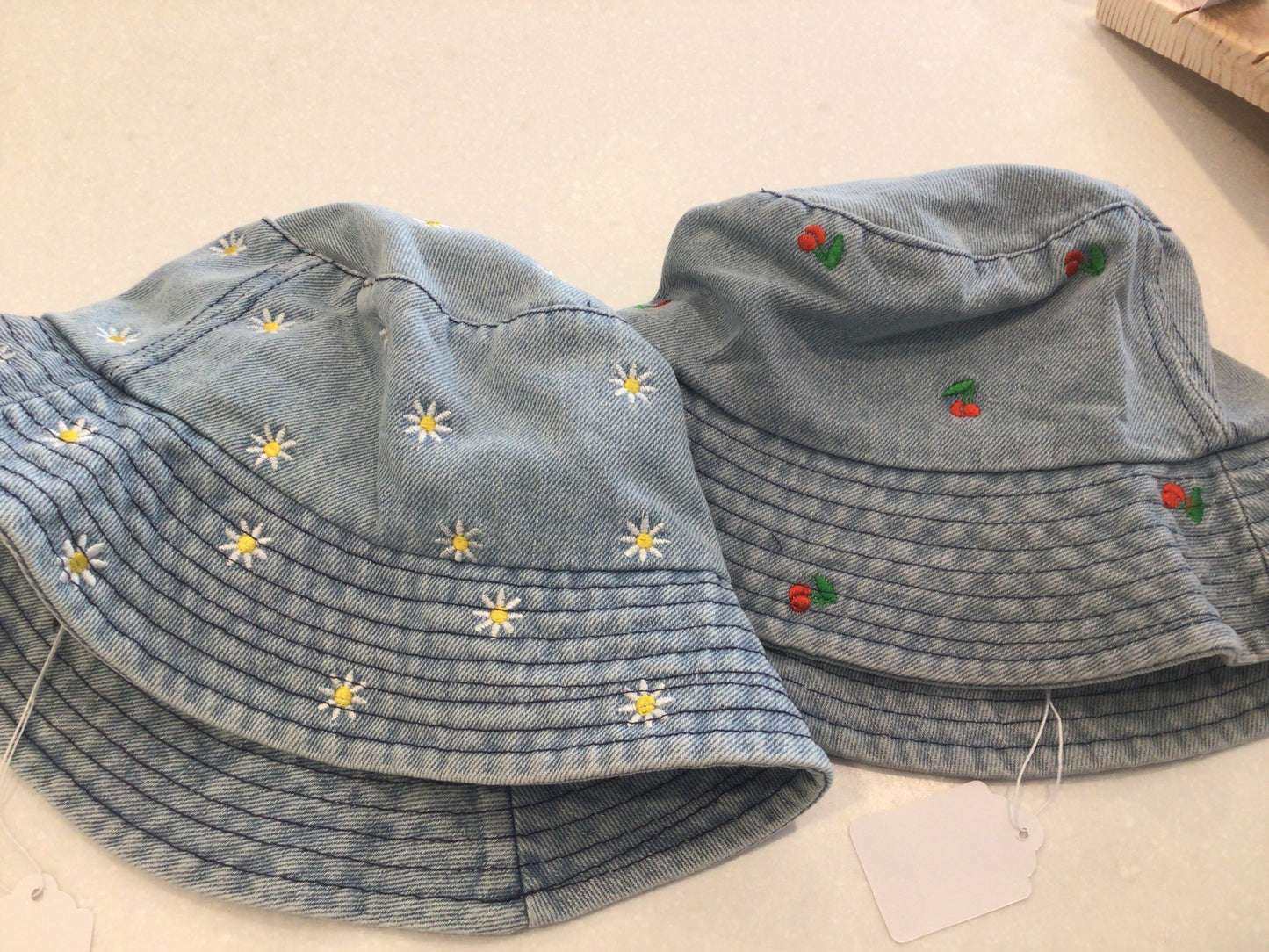 Daisy / Cherry bucket hat