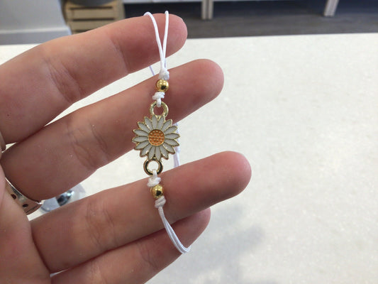 Daisy bracelet