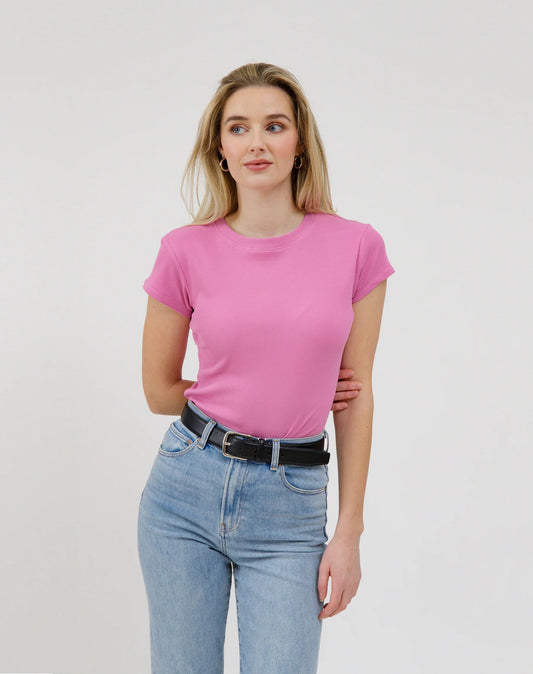 Brunette the Label - Ribbed Fitted T-Shirt Retro Pink L/XL
