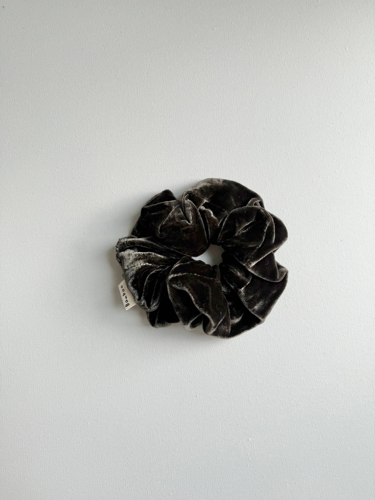 SILK VELVET SCRUNCHIES - neutral