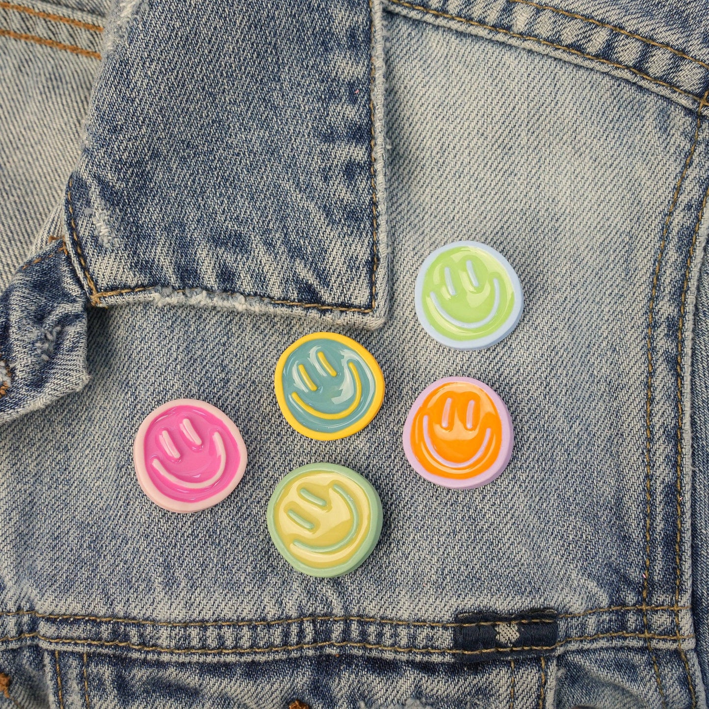 Pastel Smiley Face Pin | Smiley Face Brooch | Colourful Pin Badge | Smile Accessories | Cute Pin for Backpacks and Hats | Gift for Friends