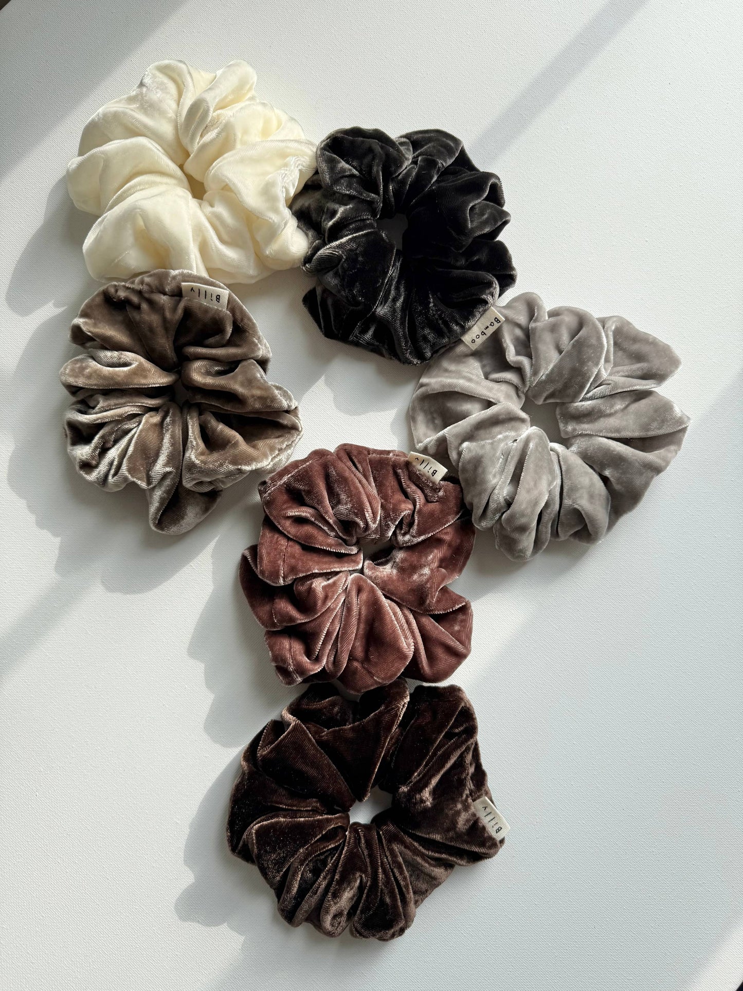 SILK VELVET SCRUNCHIES - neutral